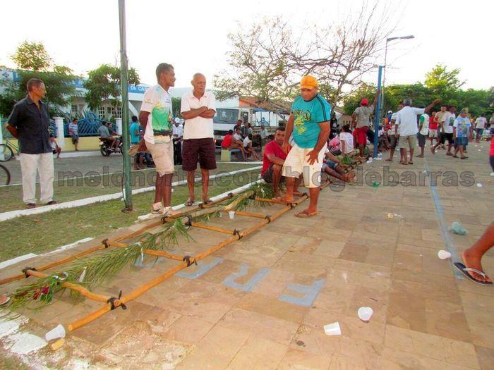 Fieis percorrem vários quilômetros para tocar o Mastro - Imagem 22