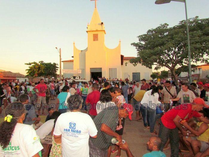 Fieis percorrem vários quilômetros para tocar o Mastro - Imagem 15