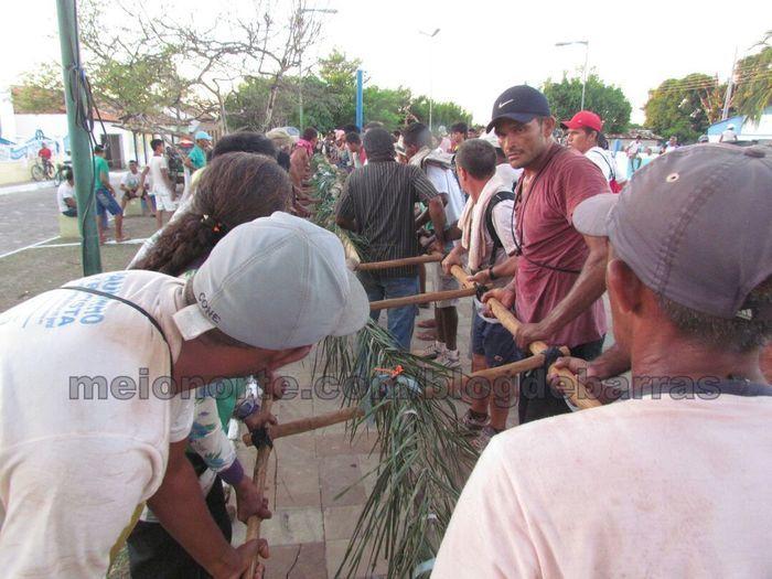 Fieis percorrem vários quilômetros para tocar o Mastro - Imagem 7