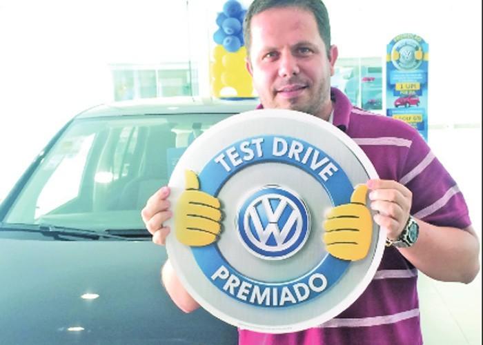 Cliente da Alemanha Veículos ganha UP! 0km na Promoção Test Drive Premiado - Imagem 1