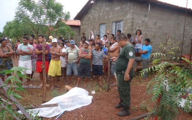 Aposentada morre eletrocutada ao tocar em cerca de arame energizada  - Imagem 2