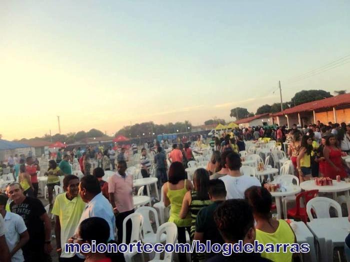 Lotação: Zezo ‘O Nordestino Apaixonado’ cantou e encantou público barrense - Imagem 34