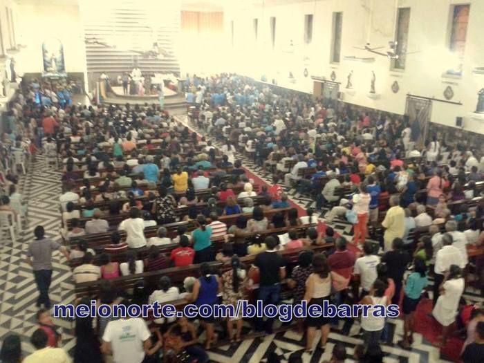 Fieis lotam igreja nas noites dos festejos de Nossa Senhora da Conceição - Imagem 1
