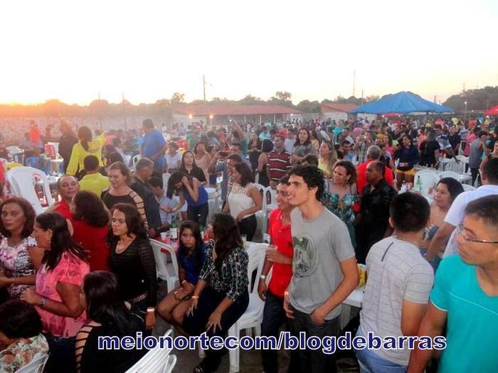 Lotação: Zezo ‘O Nordestino Apaixonado’ cantou e encantou público barrense - Imagem 33