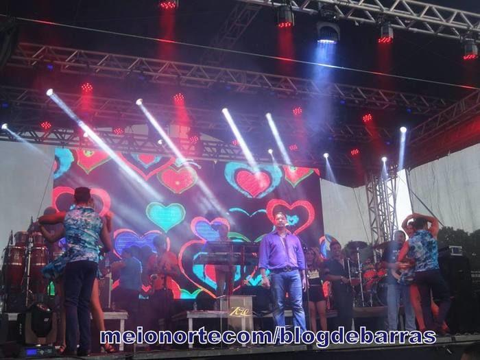 Lotação: Zezo ‘O Nordestino Apaixonado’ cantou e encantou público barrense - Imagem 27