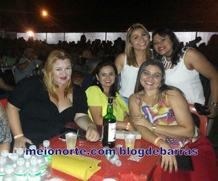 Lotação: Zezo ‘O Nordestino Apaixonado’ cantou e encantou público barrense - Imagem 7