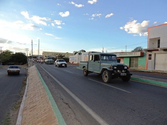 Noite dos motoristas e motoqueiros tem início com uma grande passeata - Imagem 1