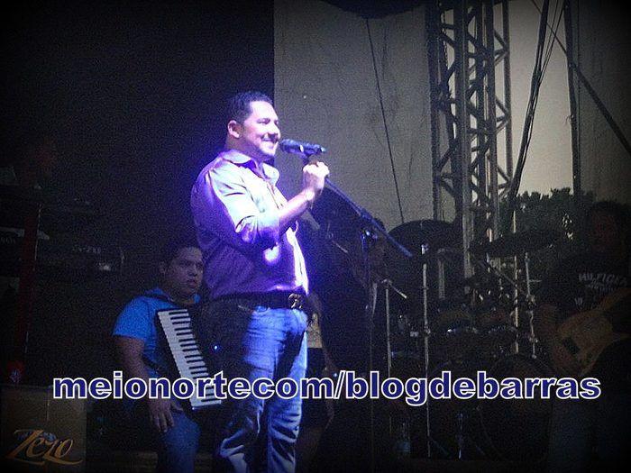 Lotação: Zezo ‘O Nordestino Apaixonado’ cantou e encantou público barrense - Imagem 20