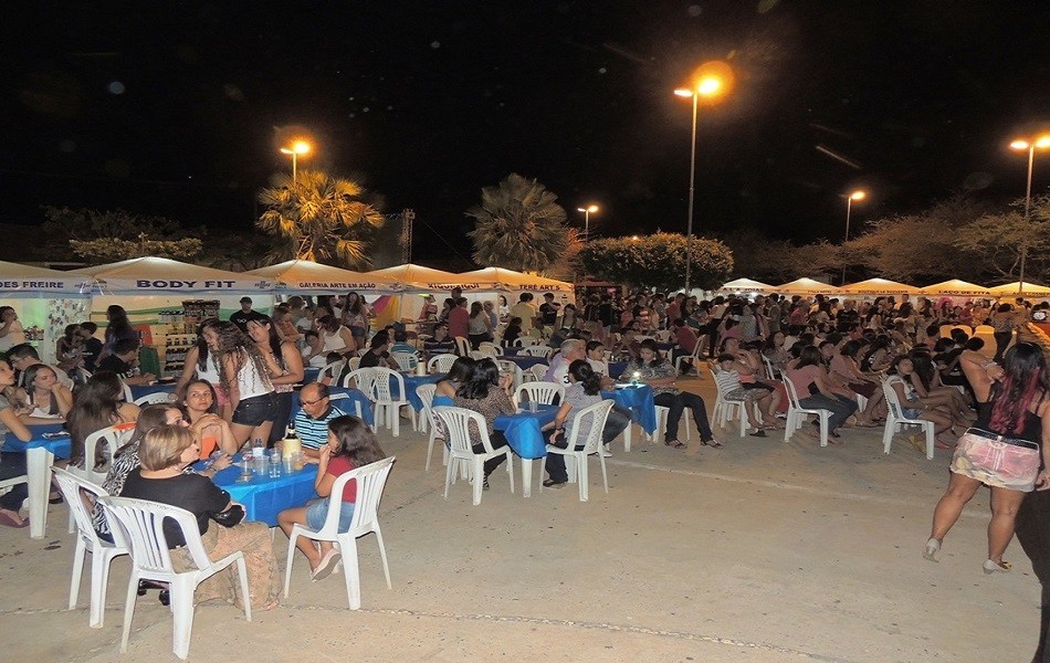 Público prestigia primeira noite da Feira do Empreendedor 