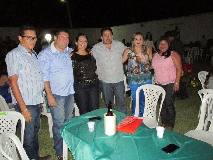 prefeito: Walter Alencar faz festa em sua Residência para homenagear Funcionários em Agricolândia - Imagem 9
