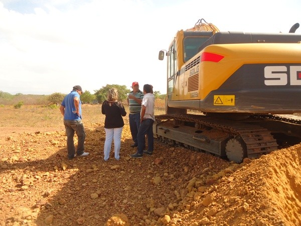 Prefeita Vânia Ribeiro acompanha obras de recuperação da estrada de Terra Nova - Imagem 3