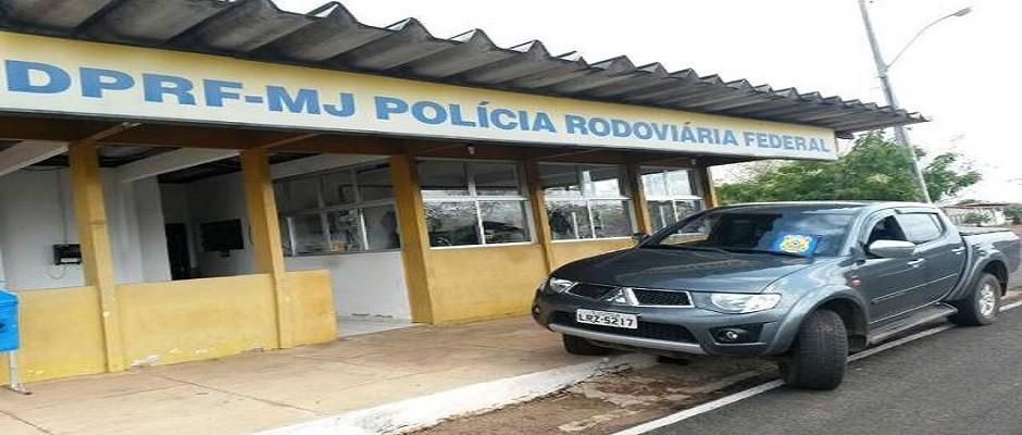 PRF apreende caminhonete de luxo roubada e as placas clonadas