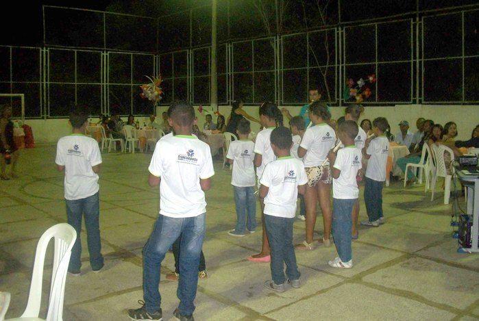 SECRETARIA DE EDUCAÇÃO FAZ FESTA EM HOMENAGEM AOS PROFESSORES  - Imagem 7