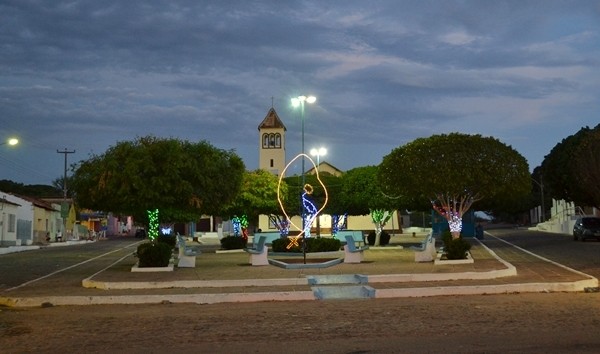 Praça Antonio Nego recebe decoração natalina - Imagem 1