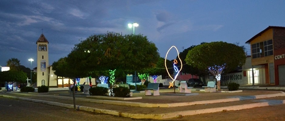 Praça Antonio Nego recebe decoração natalina