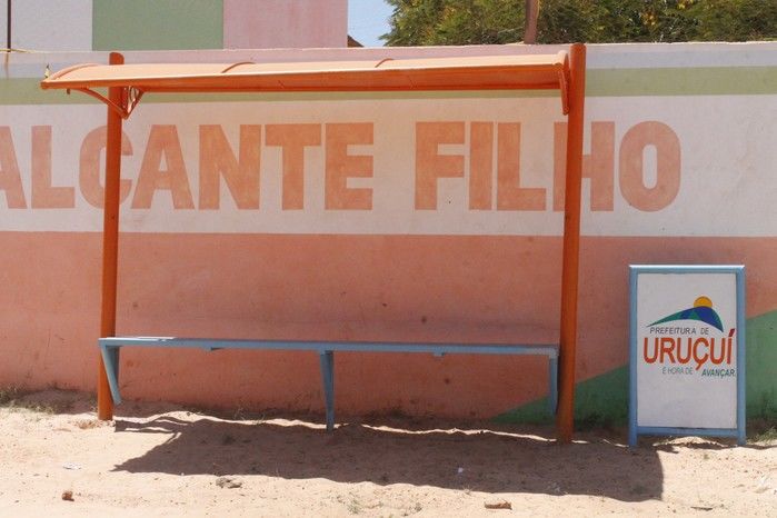 Prefeita Renata cumpre compromisso de campanha e instala paradas para mototaxistas - Imagem 4