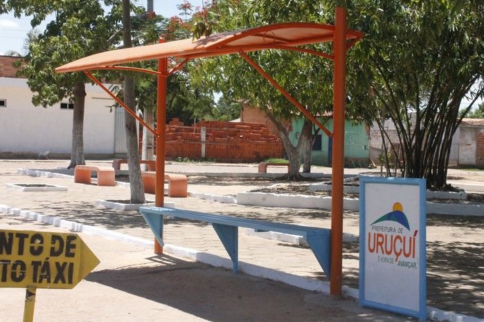 Prefeita Renata cumpre compromisso de campanha e instala paradas para mototaxistas - Imagem 3