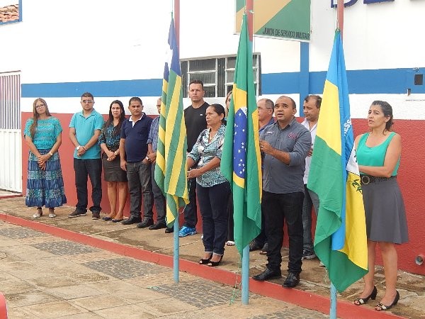 Autoridades no Hasteamento das Bandeiras - Imagem 3