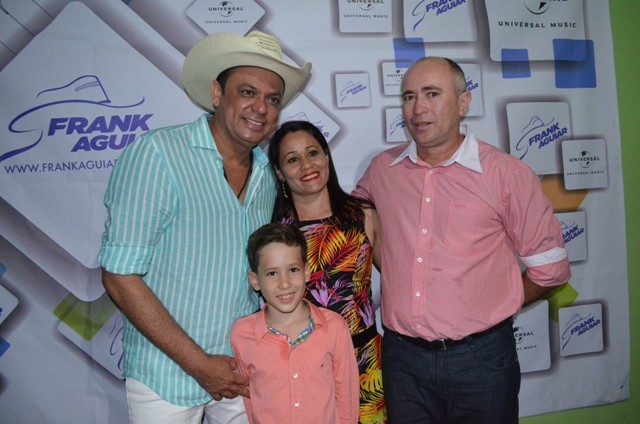 Vera Mendes comemora seus 19 anos e Frank Aguiar agita multidão. Veja a cobertura fotográfica: - Imagem 44