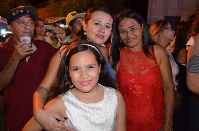 Vera Mendes comemora seus 19 anos e Frank Aguiar agita multidão. Veja a cobertura fotográfica: - Imagem 85