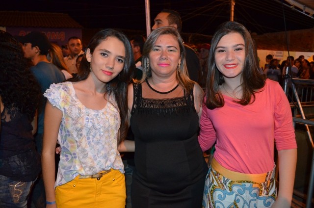 Vera Mendes comemora seus 19 anos e Frank Aguiar agita multidão. Veja a cobertura fotográfica: - Imagem 55