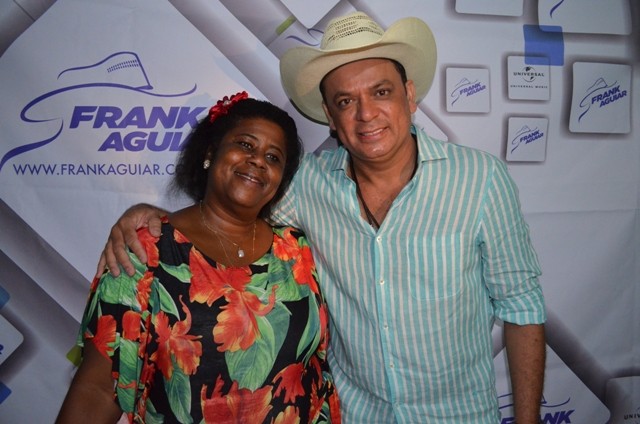 Vera Mendes comemora seus 19 anos e Frank Aguiar agita multidão. Veja a cobertura fotográfica: - Imagem 40