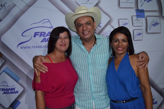 Vera Mendes comemora seus 19 anos e Frank Aguiar agita multidão. Veja a cobertura fotográfica: - Imagem 33