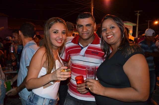 Vera Mendes comemora seus 19 anos e Frank Aguiar agita multidão. Veja a cobertura fotográfica: - Imagem 57