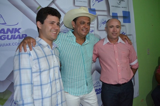 Vera Mendes comemora seus 19 anos e Frank Aguiar agita multidão. Veja a cobertura fotográfica: - Imagem 39