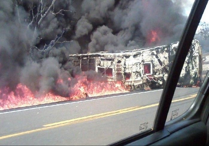 Caminhão tanque e ônibus da empresa transbrasiliana colide e pegam Fogo em um Grave acidente em Monsenhor Gil  - Imagem 3