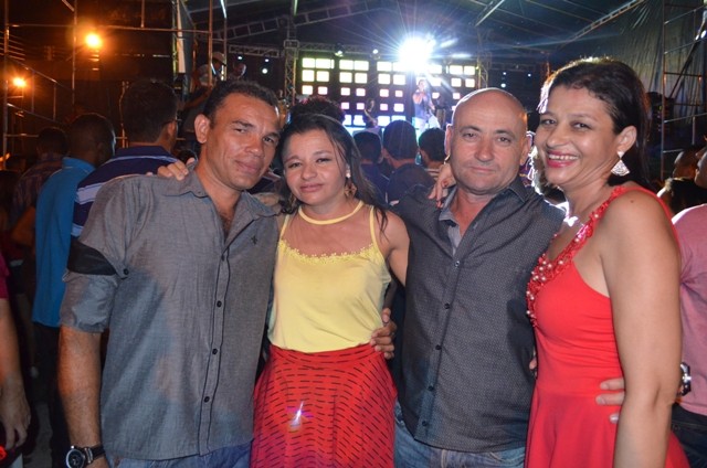 Vera Mendes comemora seus 19 anos e Frank Aguiar agita multidão. Veja a cobertura fotográfica: - Imagem 86