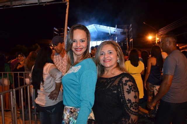 Vera Mendes comemora seus 19 anos e Frank Aguiar agita multidão. Veja a cobertura fotográfica: - Imagem 77