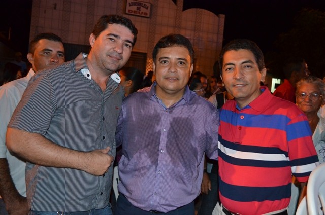 Vera Mendes comemora seus 19 anos e Frank Aguiar agita multidão. Veja a cobertura fotográfica: - Imagem 60