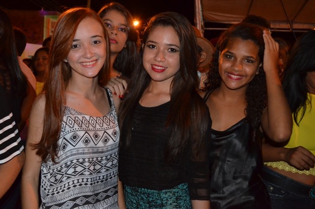 Vera Mendes comemora seus 19 anos e Frank Aguiar agita multidão. Veja a cobertura fotográfica: - Imagem 72