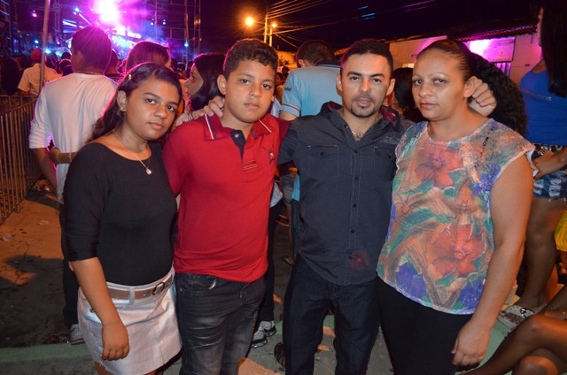 Vera Mendes comemora seus 19 anos e Frank Aguiar agita multidão. Veja a cobertura fotográfica: - Imagem 80