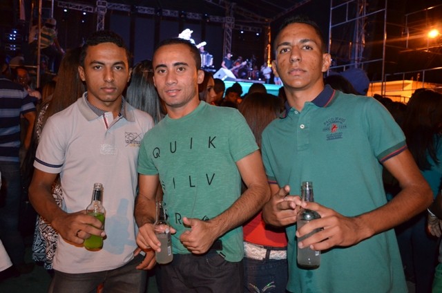 Vera Mendes comemora seus 19 anos e Frank Aguiar agita multidão. Veja a cobertura fotográfica: - Imagem 62