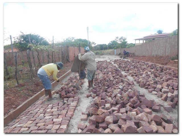 Prefeitura Municipal de Inhuma calça o Bairro Meireles - Imagem 11