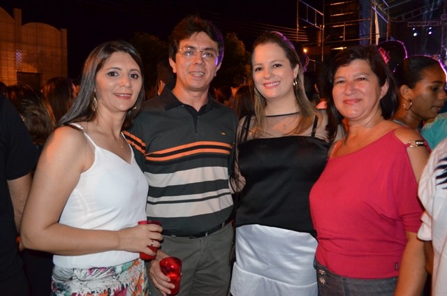 Vera Mendes comemora seus 19 anos e Frank Aguiar agita multidão. Veja a cobertura fotográfica: - Imagem 82