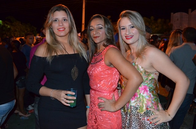 Vera Mendes comemora seus 19 anos e Frank Aguiar agita multidão. Veja a cobertura fotográfica: - Imagem 66