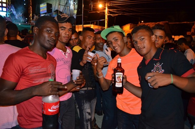 Vera Mendes comemora seus 19 anos e Frank Aguiar agita multidão. Veja a cobertura fotográfica: - Imagem 87