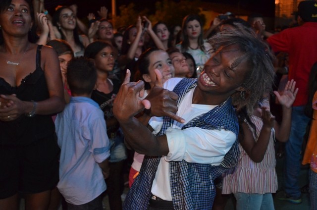 Vera Mendes comemora seus 19 anos e Frank Aguiar agita multidão. Veja a cobertura fotográfica: - Imagem 50