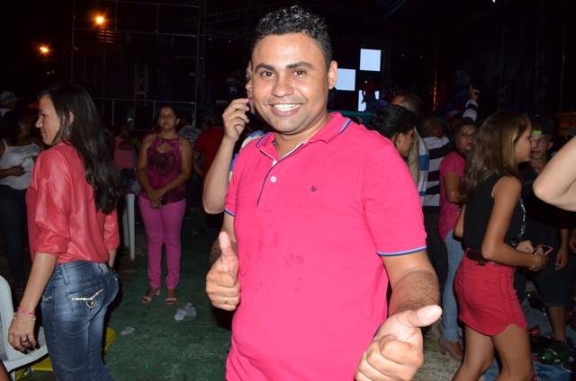 Vera Mendes comemora seus 19 anos e Frank Aguiar agita multidão. Veja a cobertura fotográfica: - Imagem 25