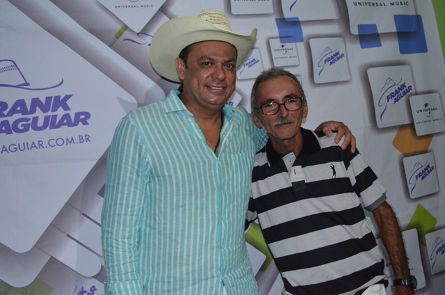 Vera Mendes comemora seus 19 anos e Frank Aguiar agita multidão. Veja a cobertura fotográfica: - Imagem 35