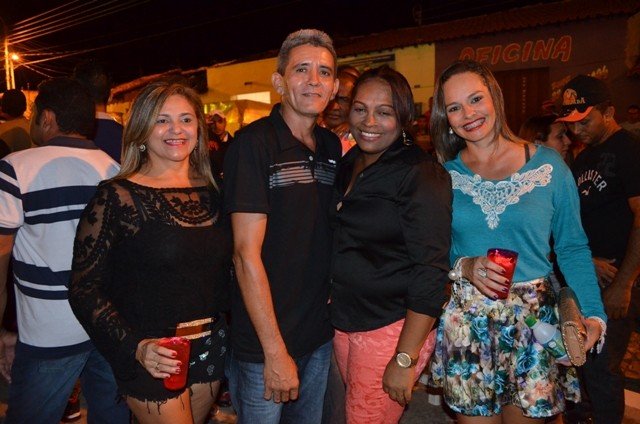 Vera Mendes comemora seus 19 anos e Frank Aguiar agita multidão. Veja a cobertura fotográfica: - Imagem 78