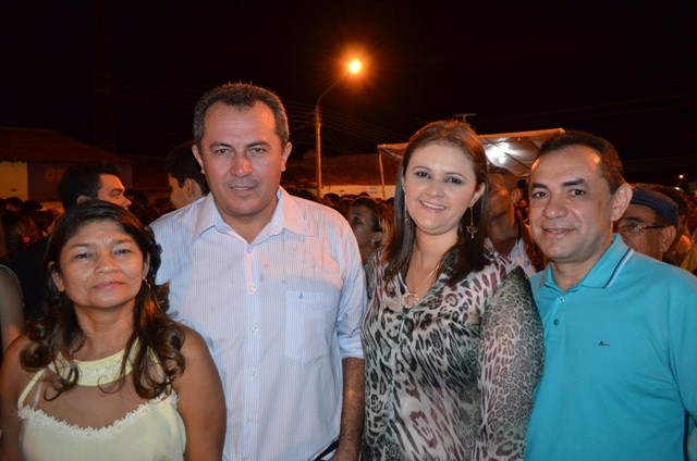 Vera Mendes comemora seus 19 anos e Frank Aguiar agita multidão. Veja a cobertura fotográfica: - Imagem 84