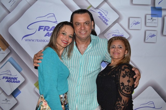 Vera Mendes comemora seus 19 anos e Frank Aguiar agita multidão. Veja a cobertura fotográfica: - Imagem 16