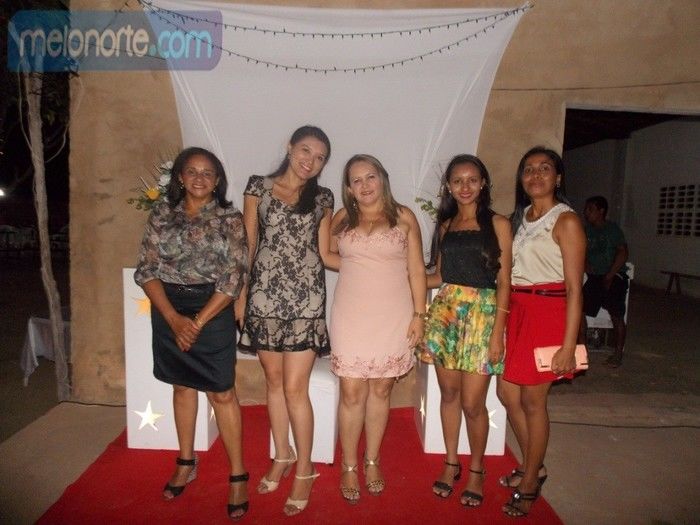 Colação de grau do 9º ano dos alunos da escola Dirceu Mendes Arcoverde - Imagem 17