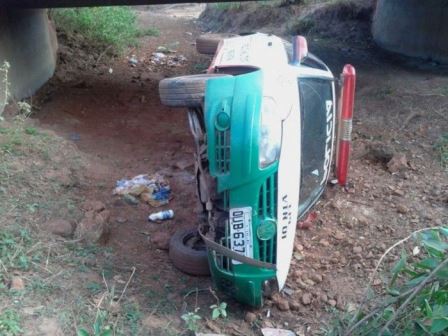 Viatura da policia Militar cai de uma ponte ao atender uma ocorrência em José de Freitas - Imagem 1