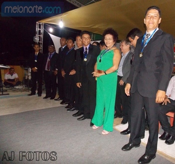Solenidade de premiação entrega de medalhas U.E Paulo Ferraz - Imagem 4