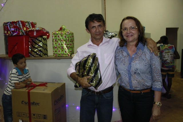 Funcionários participam da Festa de confraternização da Prefeitura de Miguel Alves  Nesta Quinta-Feira (19/12), a Prefeitura de Miguel realizou a conf - Imagem 53